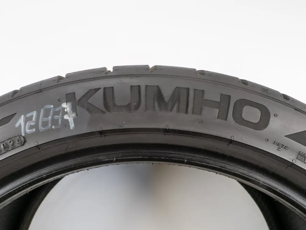 Akce | Letní Kumho 255/40R19 - 2ks - vzorek cca 7 mm