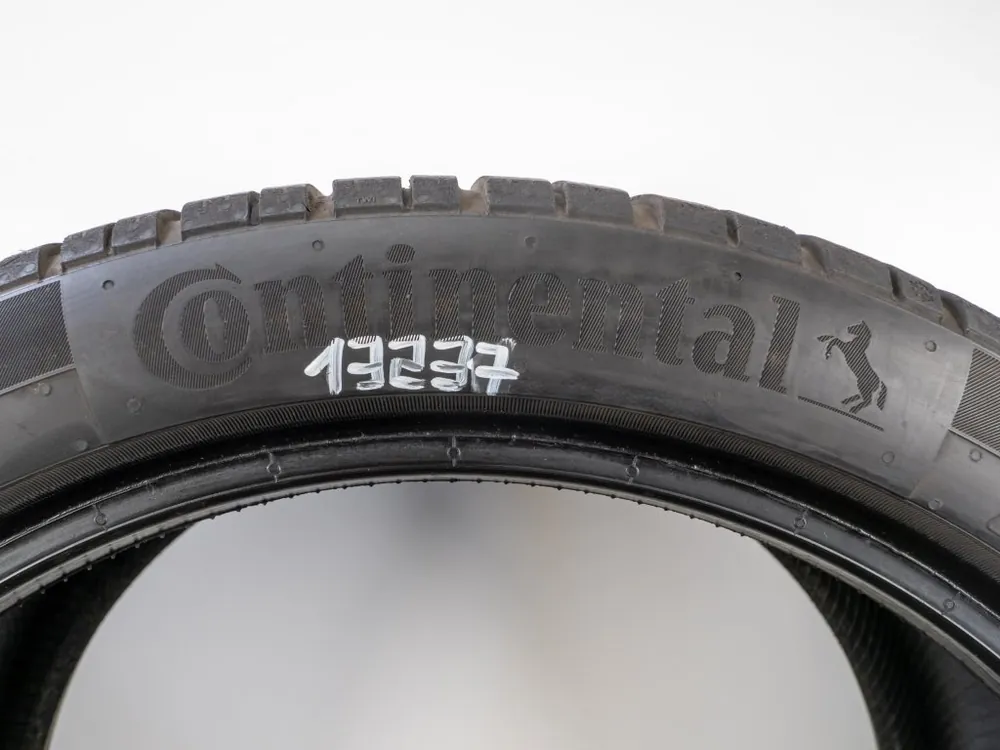 Ihned k objednání - Zimní Continental 245/40R19 - 2ks - vzorek cca 7,2 mm