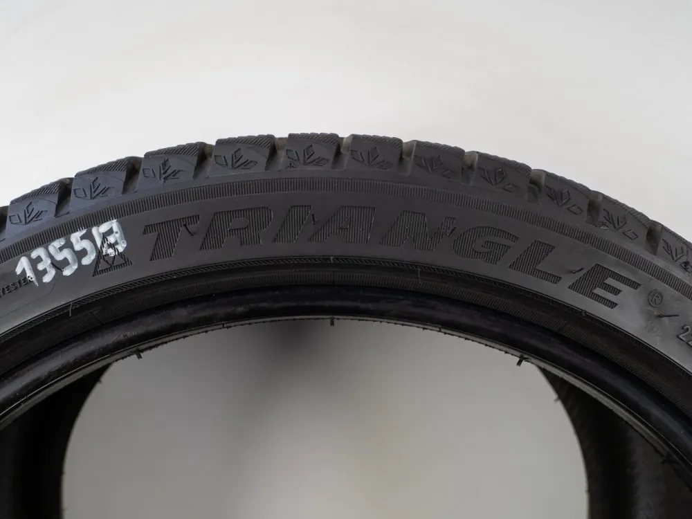 Super cena - Zimní Triangle 225/40R18 - 4ks - vzorek cca 6,7 mm