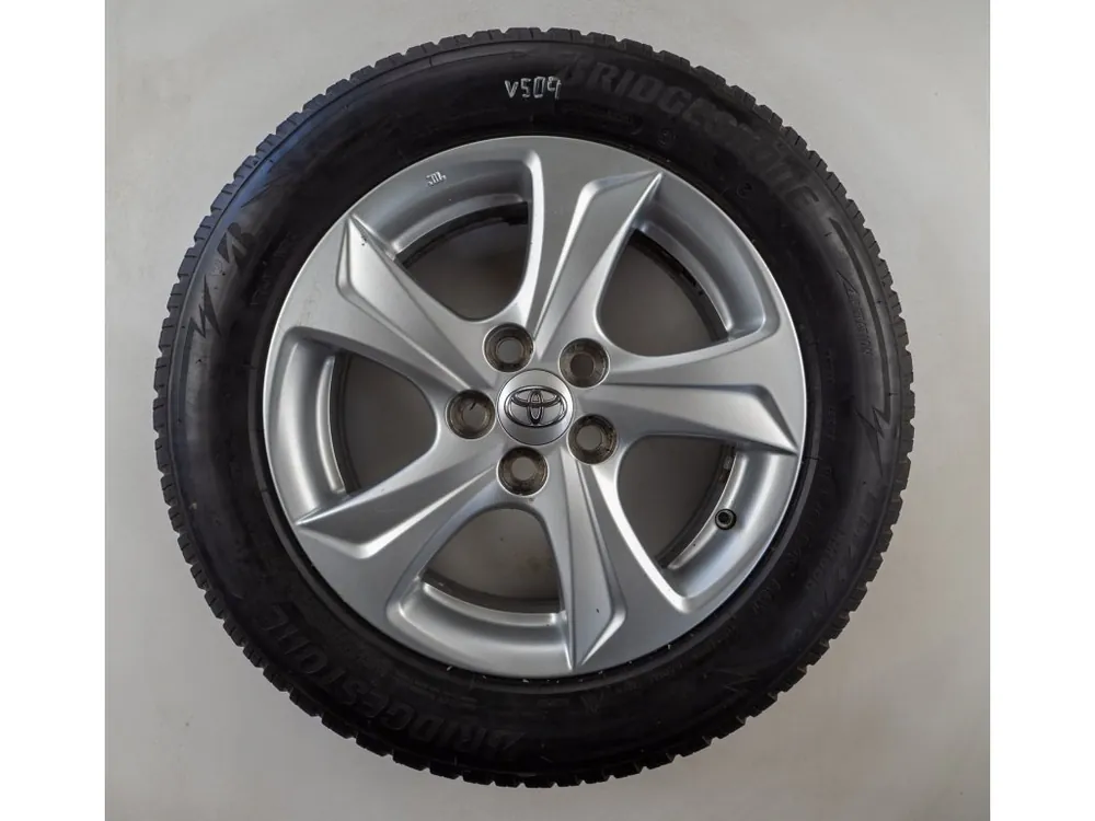 Skladem | Toyota Yaris 15" Originální zimní sada